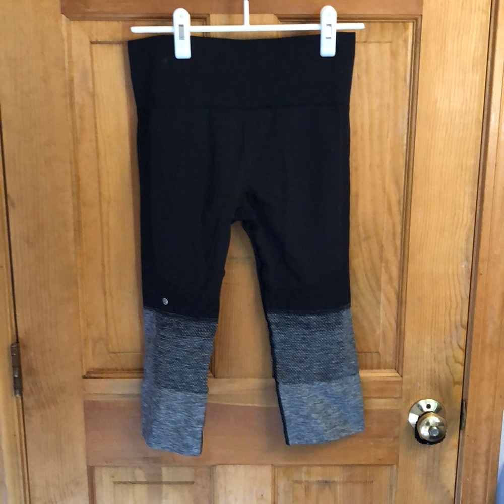 Lululemon crops (seamless material)
